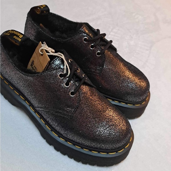 DR. MARTENS - 1461 FAUX FUR-LINED METALLIC LEATHER PLATFORM SHOES - Women's 9 - Picture 2 of 11